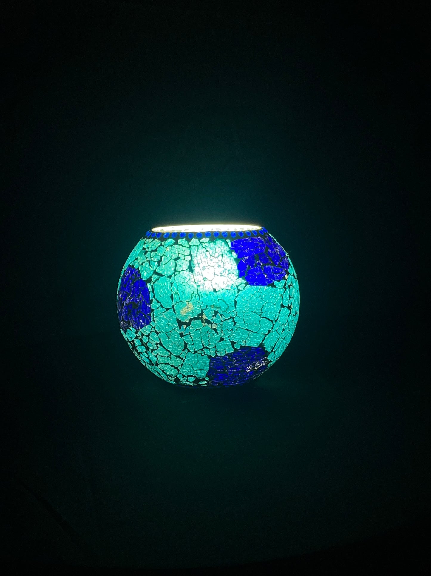 Handgefertigte Glasmosaik-Tischlampe „Blue Bay“ – Ovalform, E27-Fassung