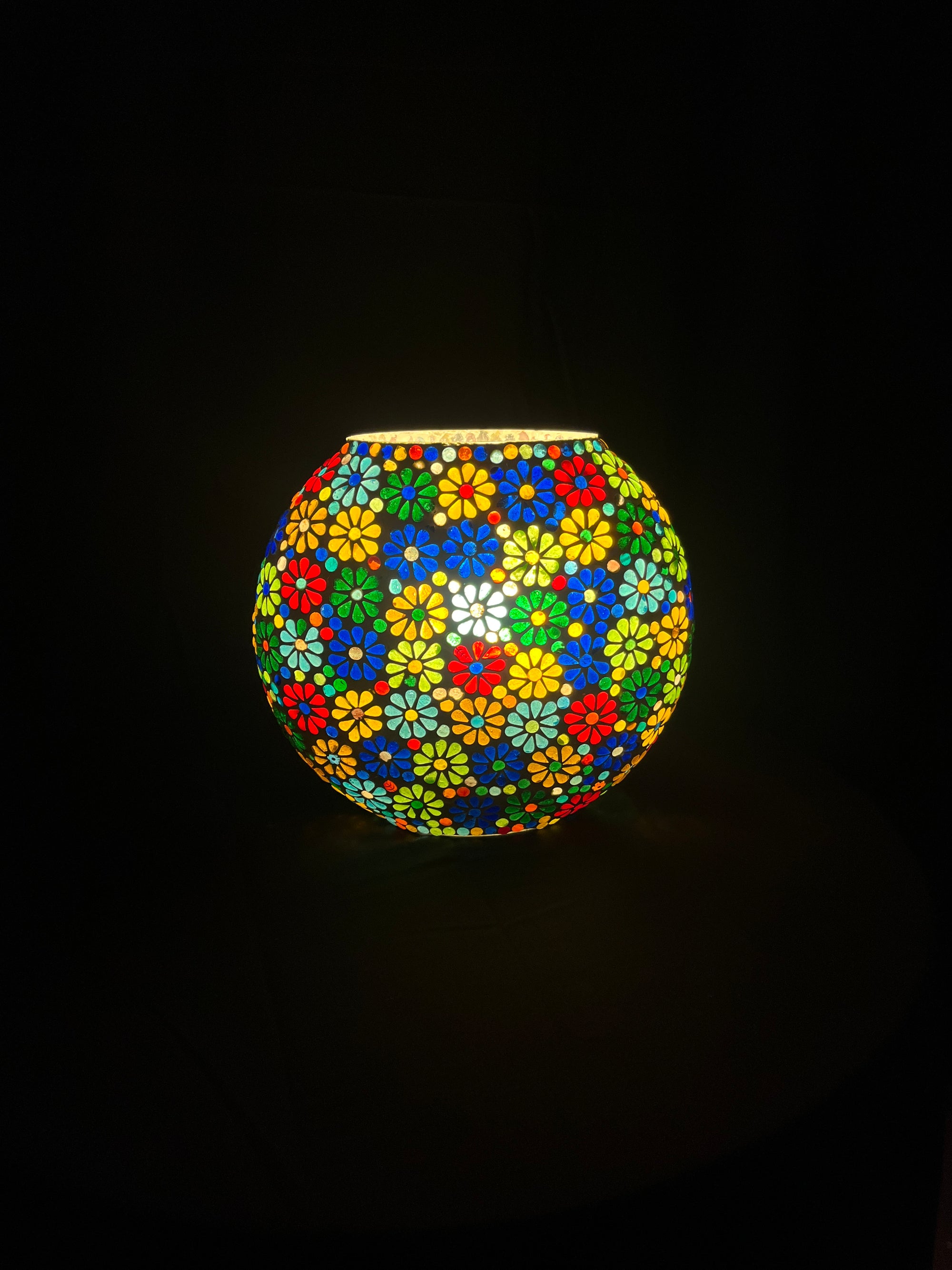 Handgefertigte Glasmosaik-Tischlampe „Flower Garden“ – Ovalform, E27-Fassung