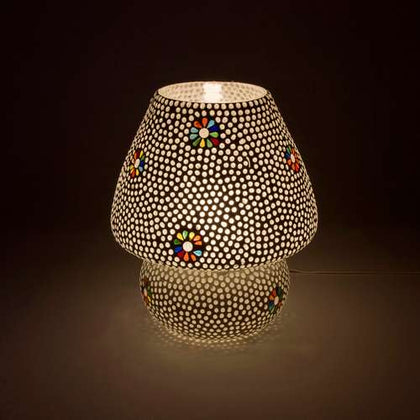 Handgefertigte Glasmosaik-Tischlampe „Black Daisy“ – Pilz