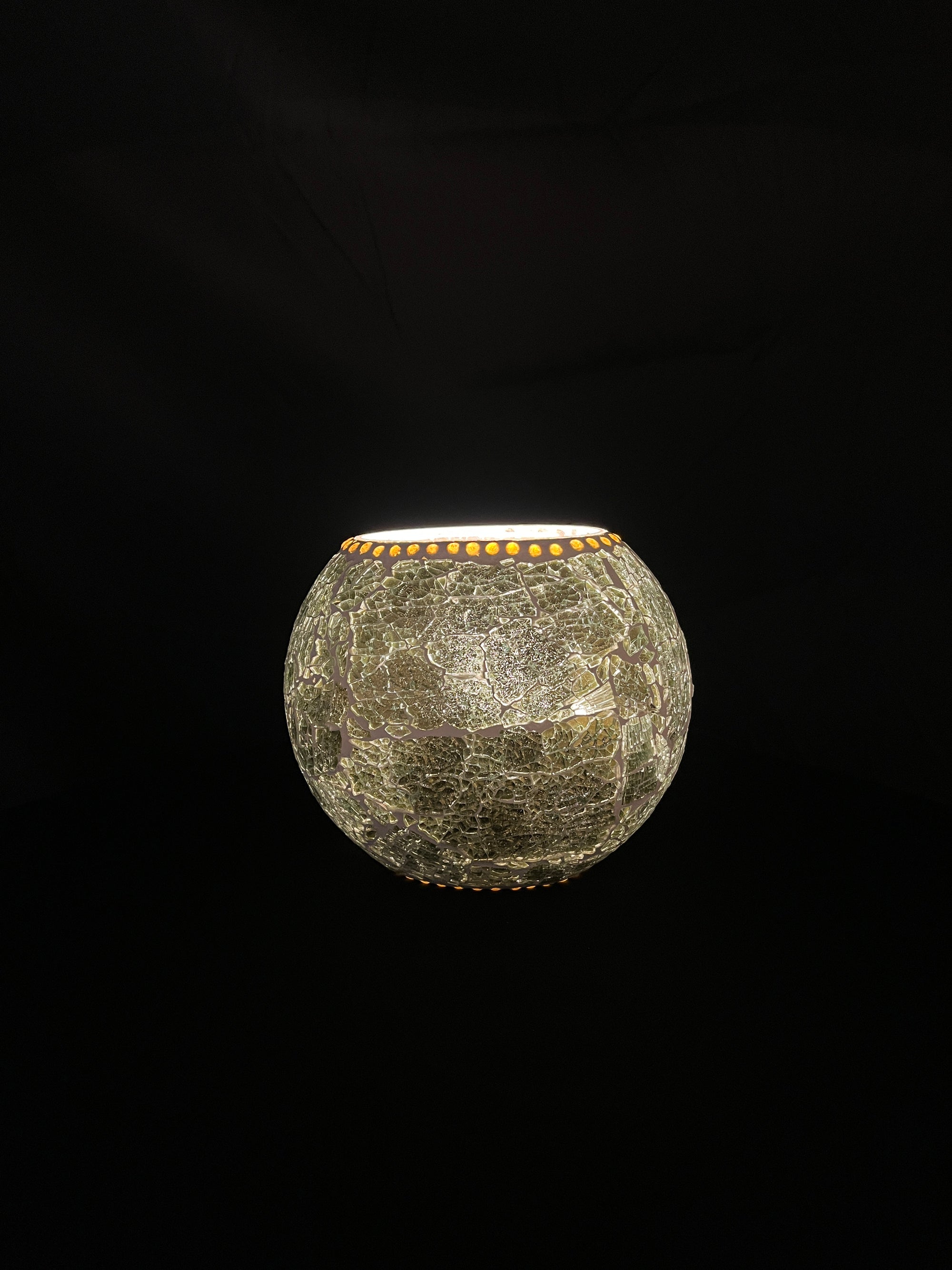 Handgefertigte Glasmosaik-Tischlampe „Glacial Gold“ – Oval