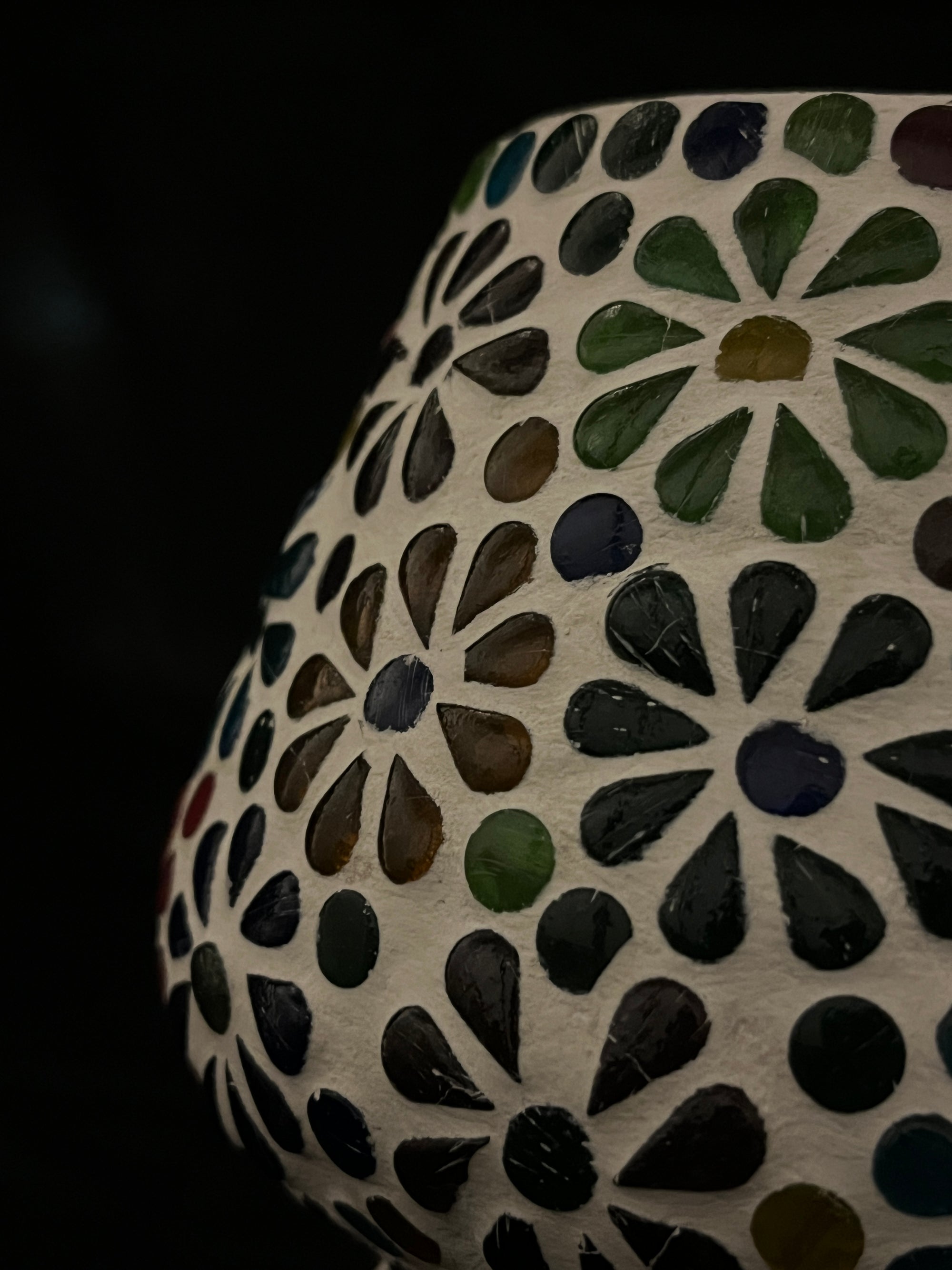 Handgefertigte Glasmosaik-Tischlampe „Flower Garden“ – Pilzform, E27-Fassung