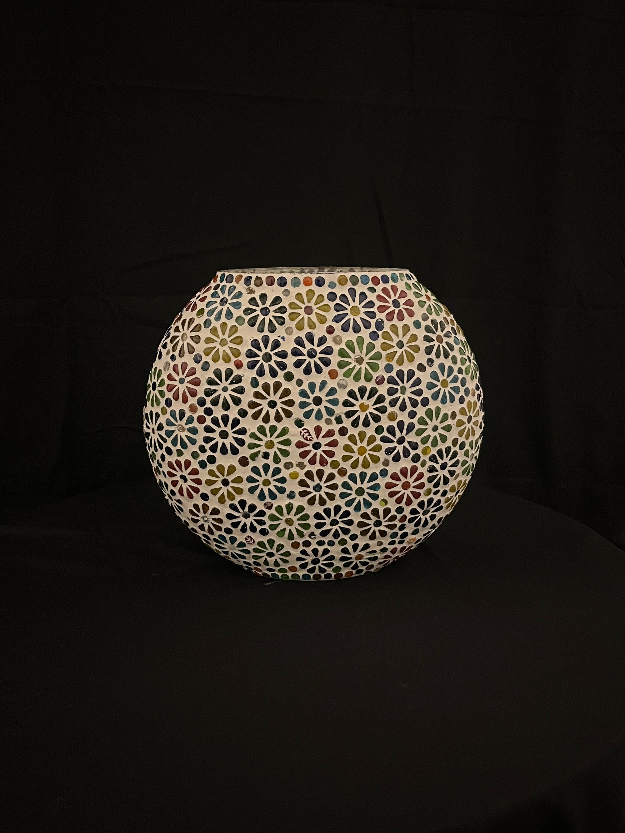 Handgefertigte Glasmosaik-Tischlampe „Flower Garden“ – Ovalform, E27-Fassung