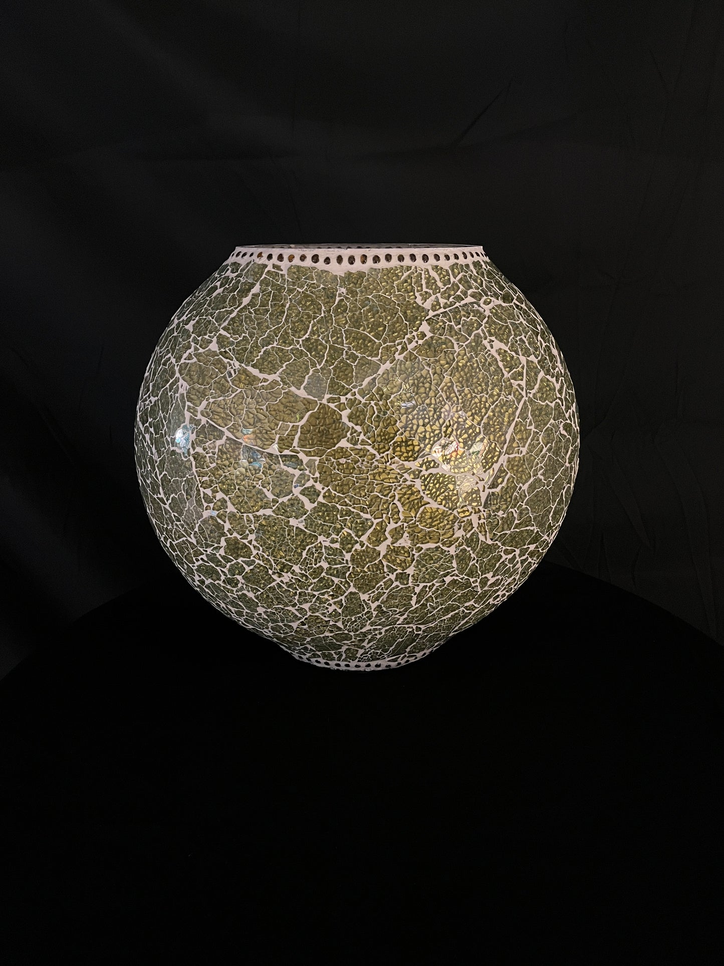 Handgefertigte Glasmosaik-Tischlampe „Glacial Gold“ – Ovalform, E27-Fassung