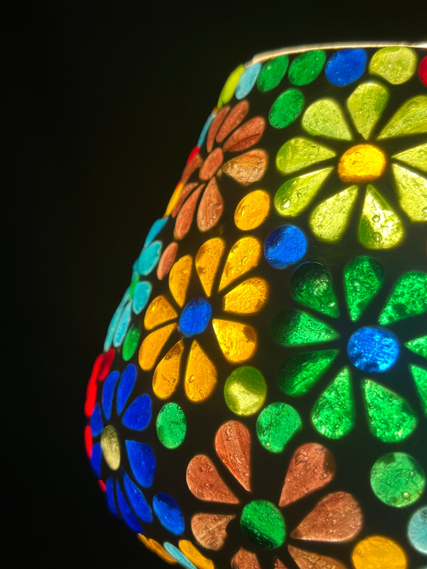 Handgefertigte Glasmosaik-Tischlampe „Flower Garden“ – Pilzform, E27-Fassung