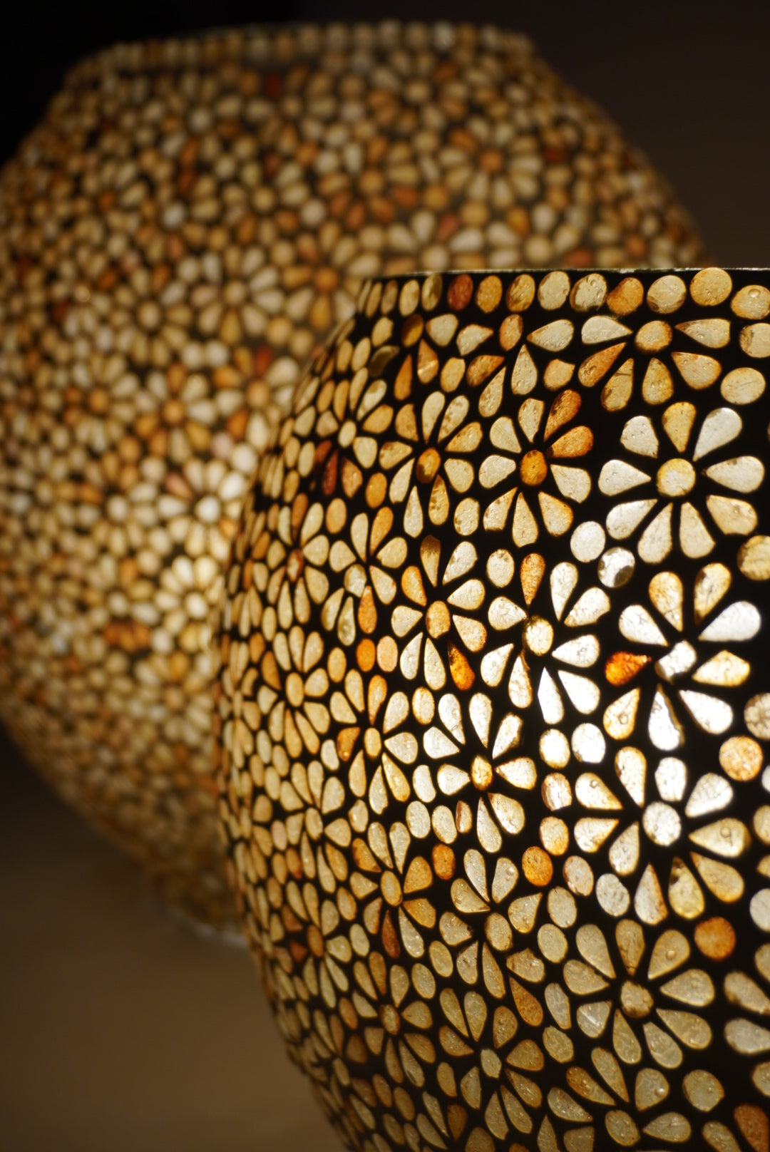 Handgefertigte Glasmosaik-Tischlampe Yellow Daisy – Oval