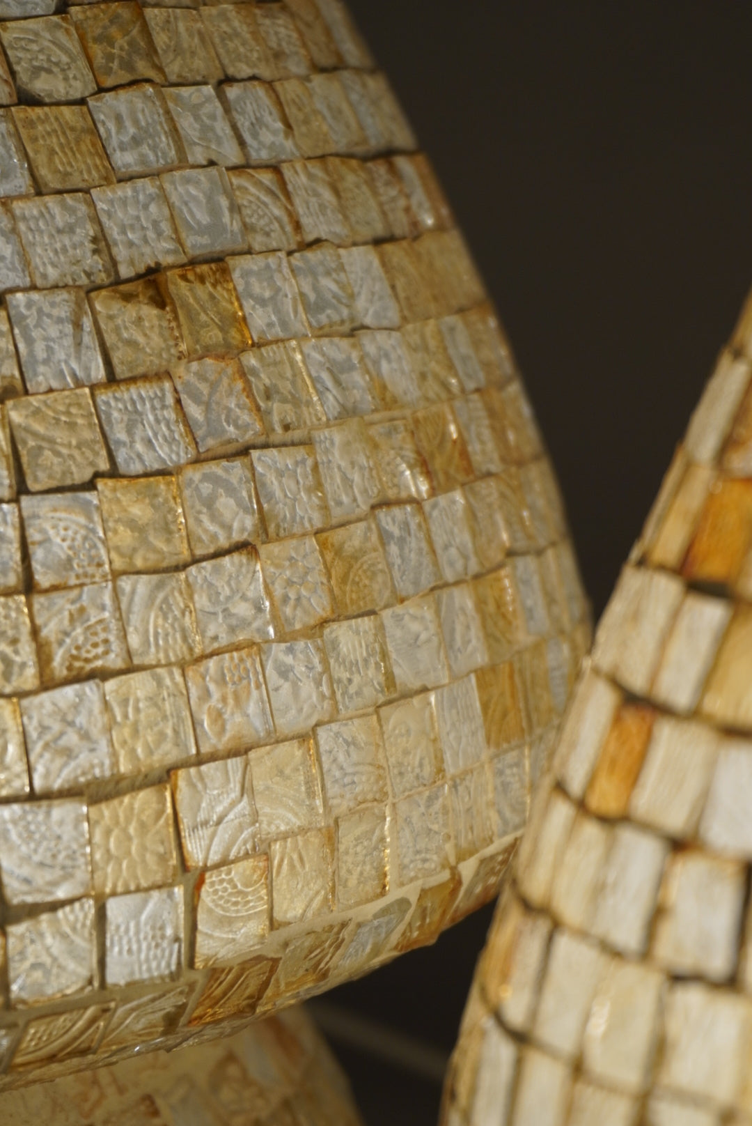 Handgefertigte Glasmosaik-Tischlampe Artist's Yellow – Pilz
