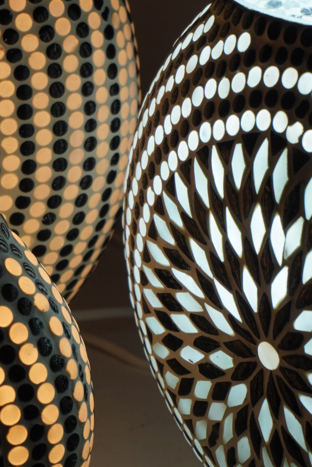 Handgefertigte Glasmosaik-Tischlampe Yin&Yang – Oval