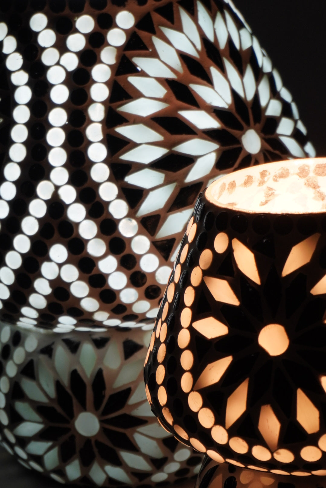 Handgefertigte Glasmosaik-Tischlampe Yin&Yang – Pilz