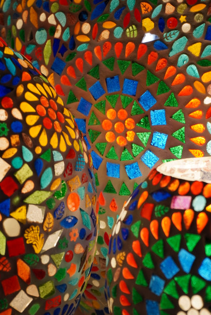 Handgefertigte Glasmosaik-Tischlampe Rainbow – Oval