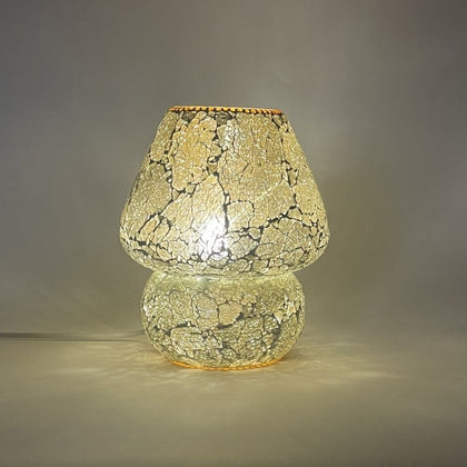 Handgefertigte Glasmosaik-Tischlampe „Glacial Gold“ – Pilz