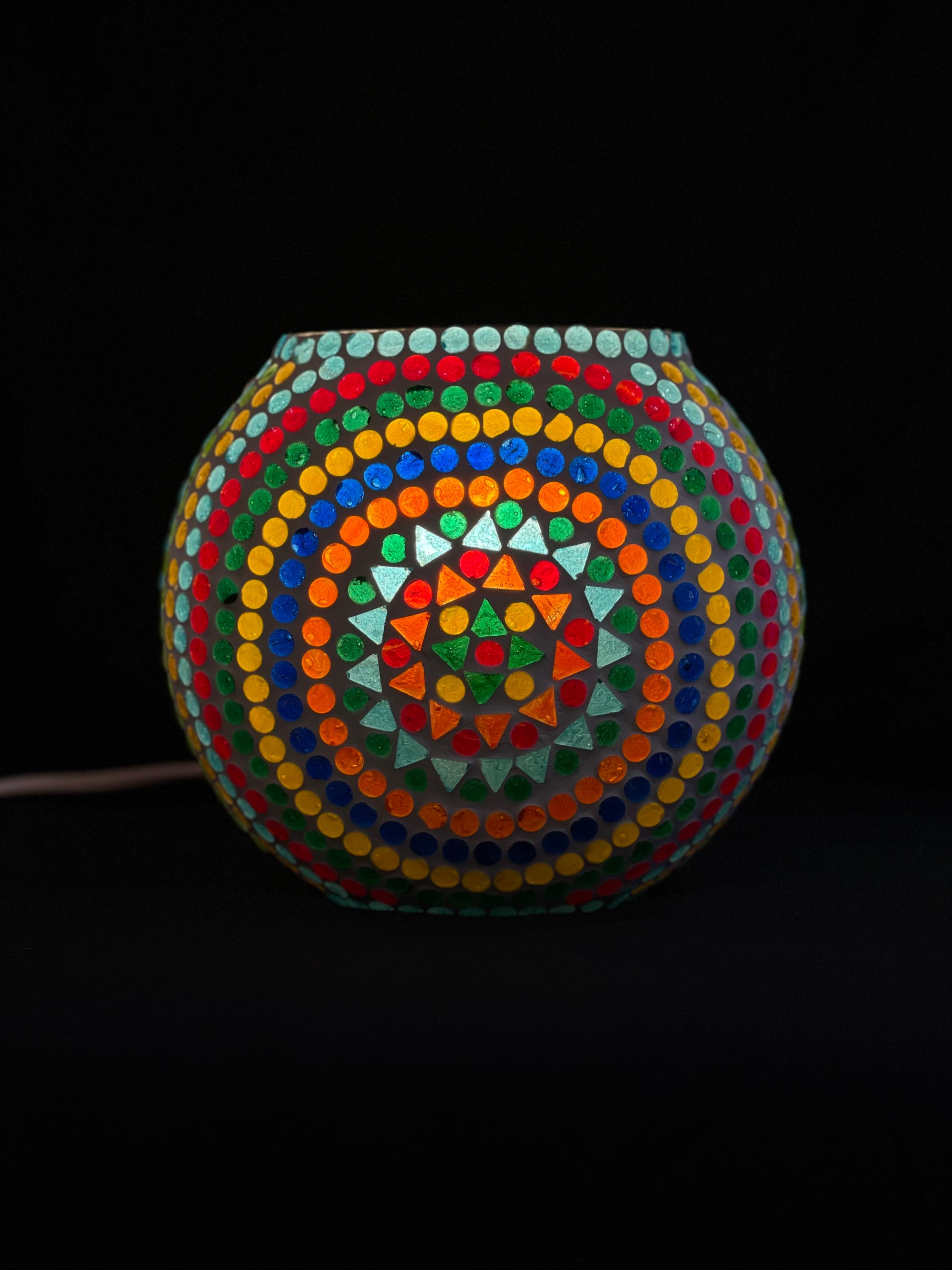 Handgefertigte Glasmosaik-Tischlampe „Wheel Mandala“ – Oval