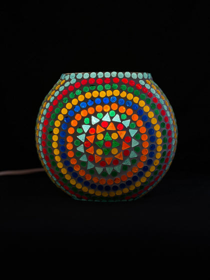 Handgefertigte Glasmosaik-Tischlampe „Wheel Mandala“ – Oval