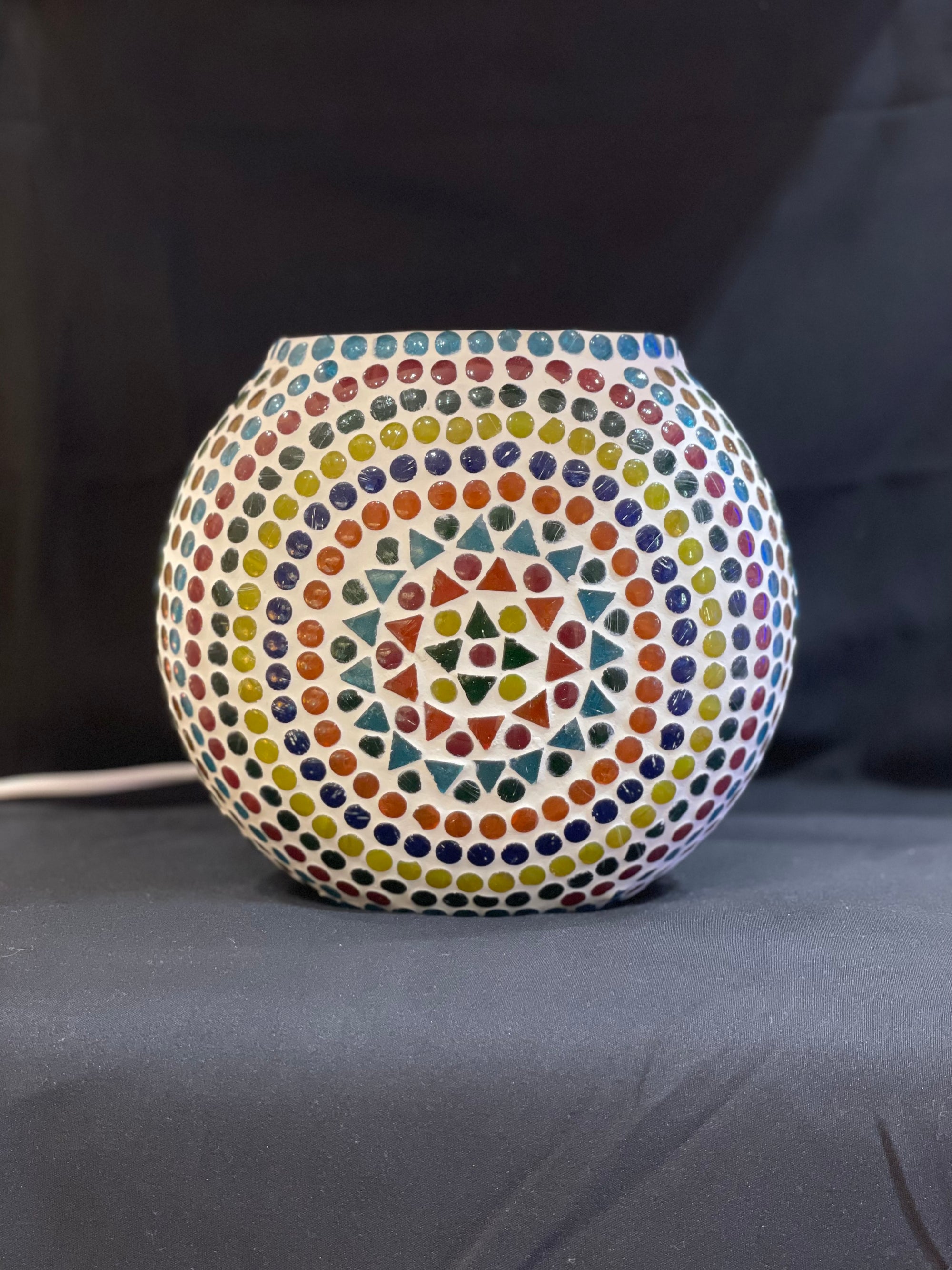 Handgefertigte Glasmosaik-Tischlampe „Wheel Mandala“ – Oval
