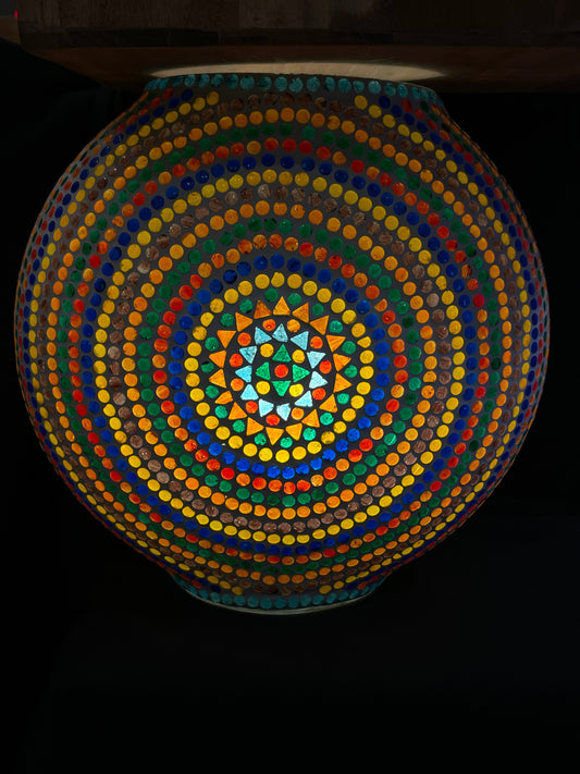 Handgefertigte Glasmosaik-Tischlampe „Wheel Mandala“ – Ovalform, E27-Fassung