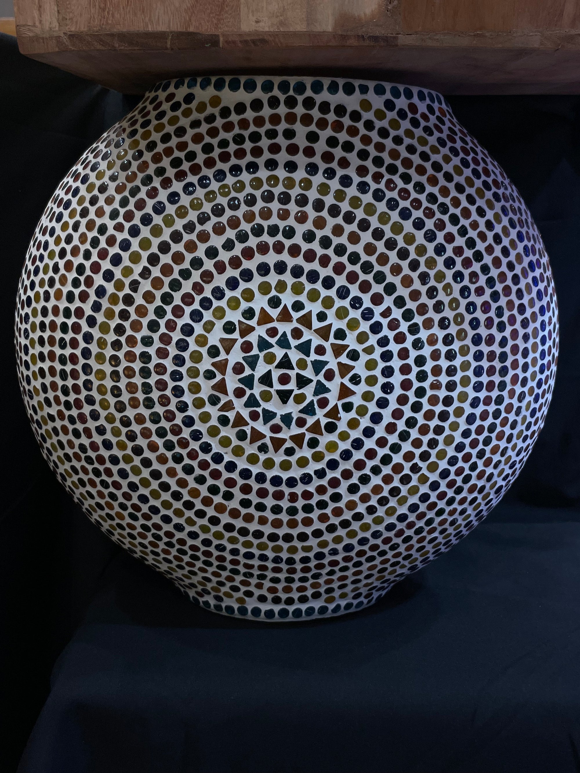 Handgefertigte Glasmosaik-Tischlampe „Wheel Mandala“ – Oval