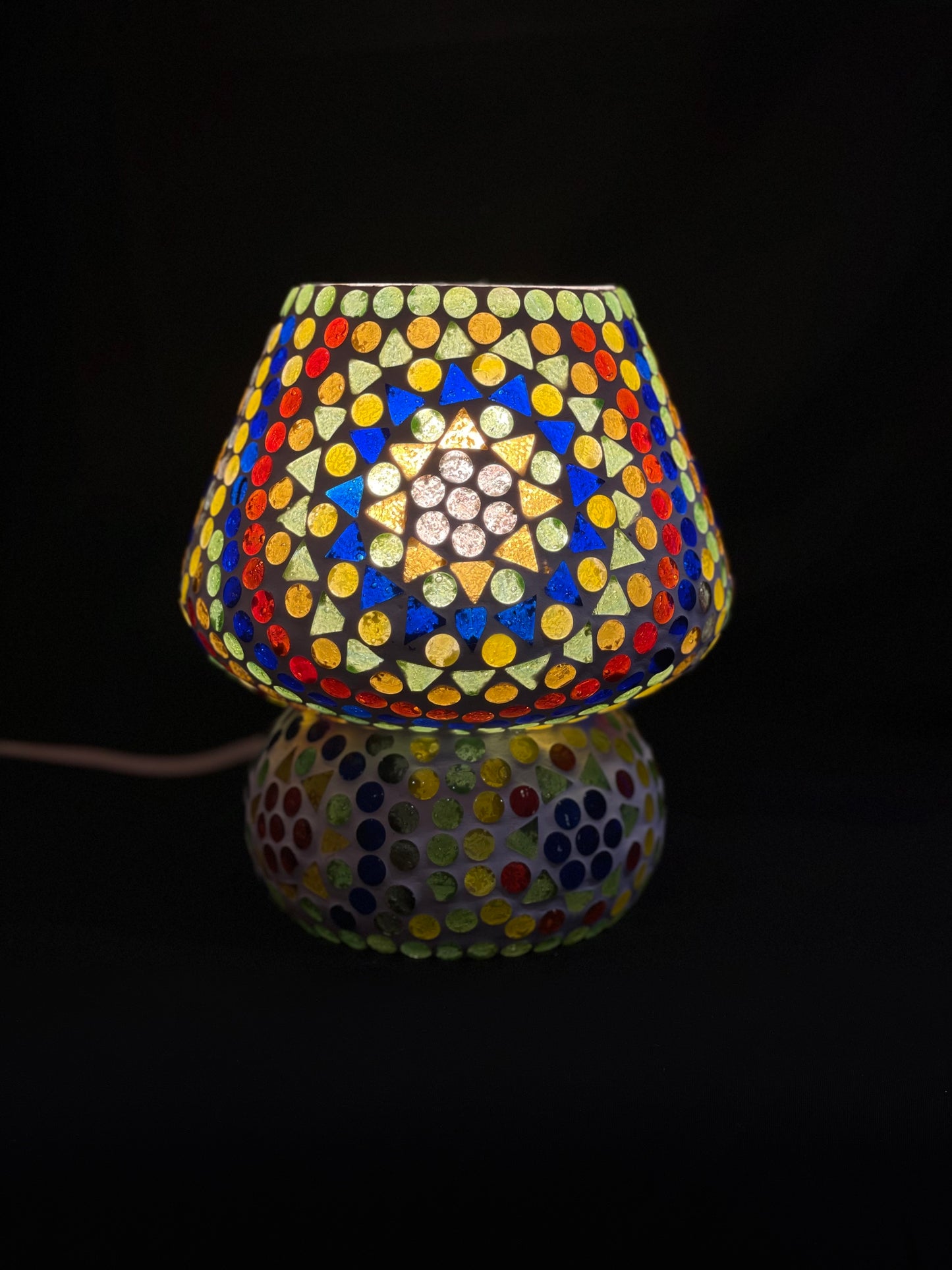 Handgefertigte Glasmosaik-Tischlampe „Wheel Mandala“ – Pilzform, E27-Fassung