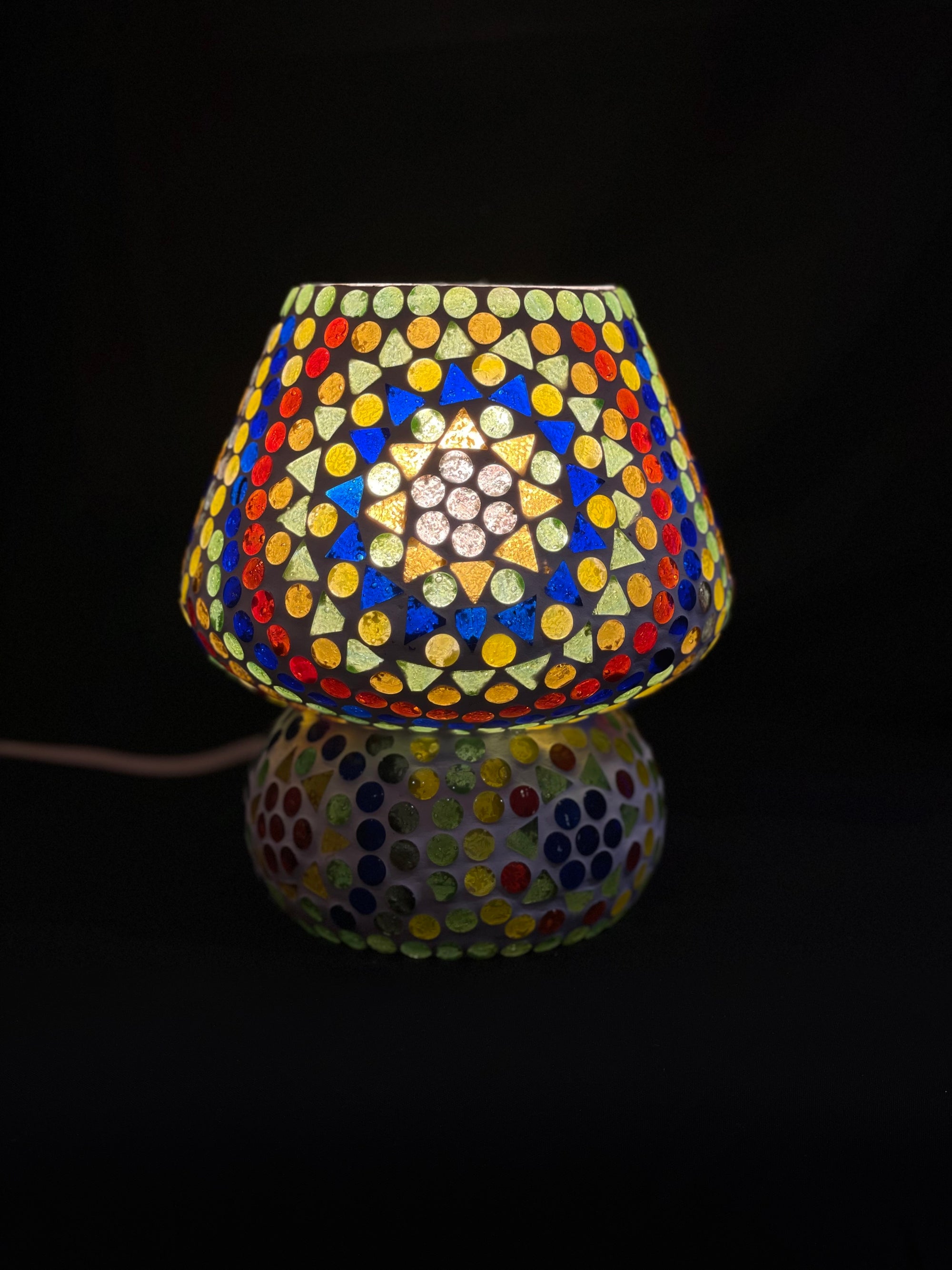 Handgefertigte Glasmosaik-Tischlampe „Wheel Mandala“ – Pilzform, E27-Fassung