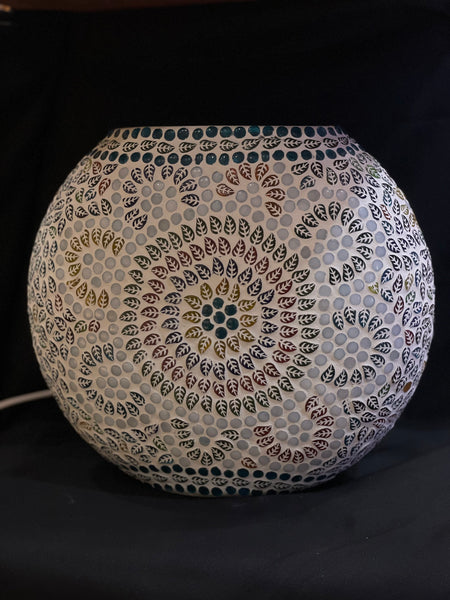 Handgefertigte Glasmosaik-Tischlampe „Colored Mandala“ – Ovalform, E27-Fassung