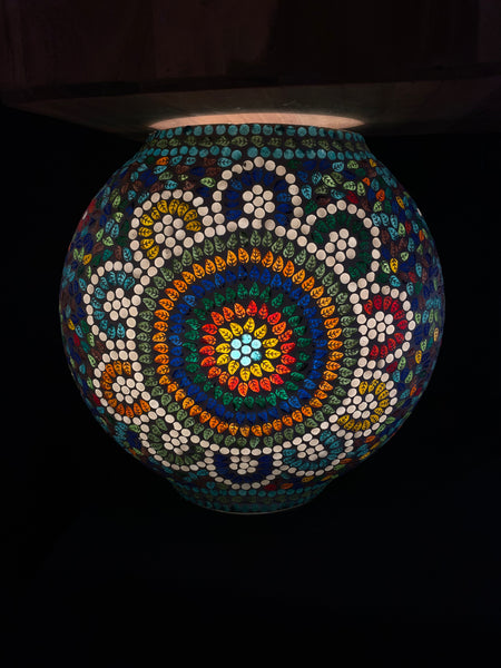 Handgefertigte Glasmosaik-Tischlampe „Colored Mandala“ – Ovalform, E27-Fassung