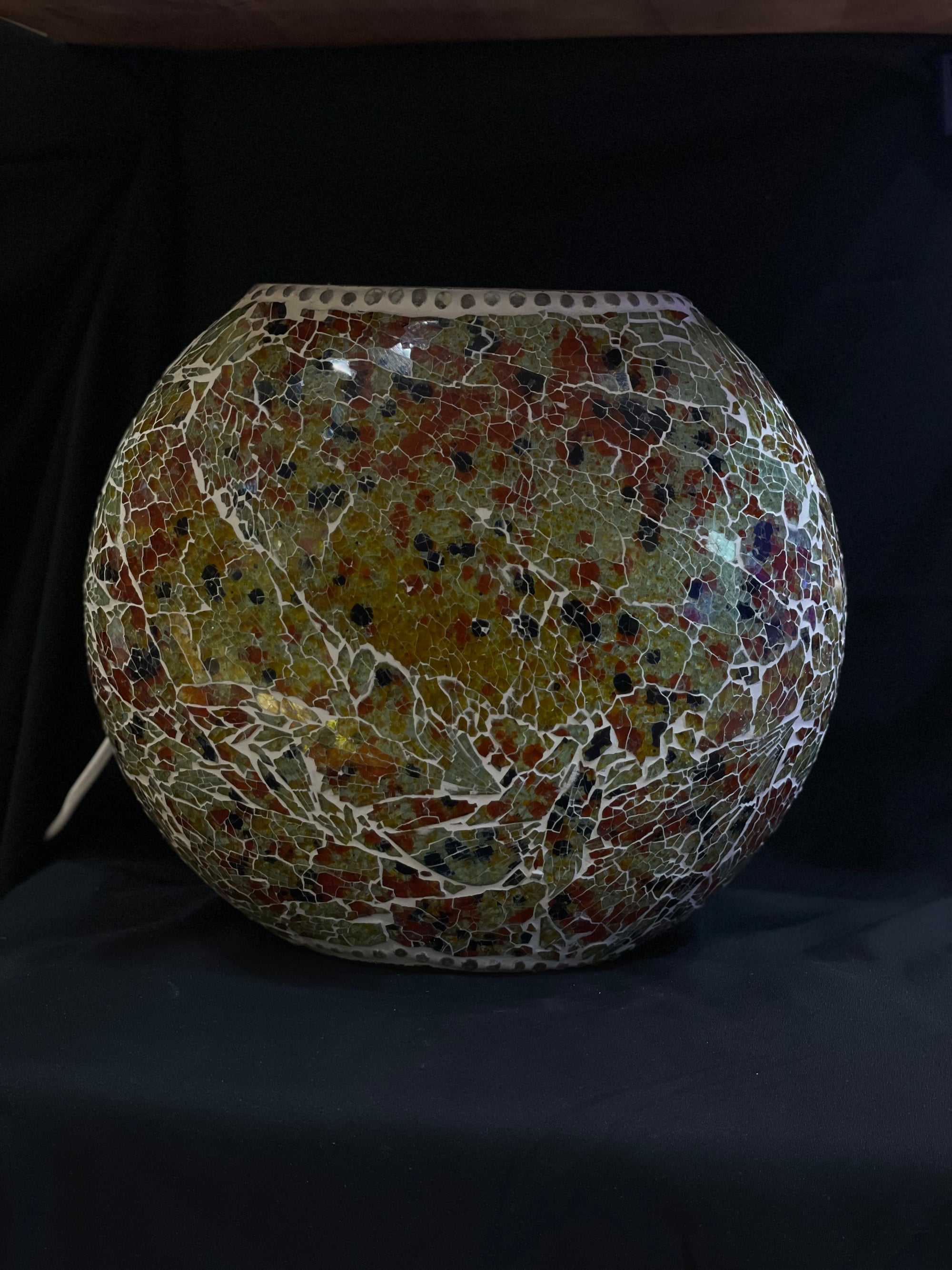 Handgefertigte Glasmosaik-Tischlampe „Mimosa Garden“ – Ovalform, E27-Fassung