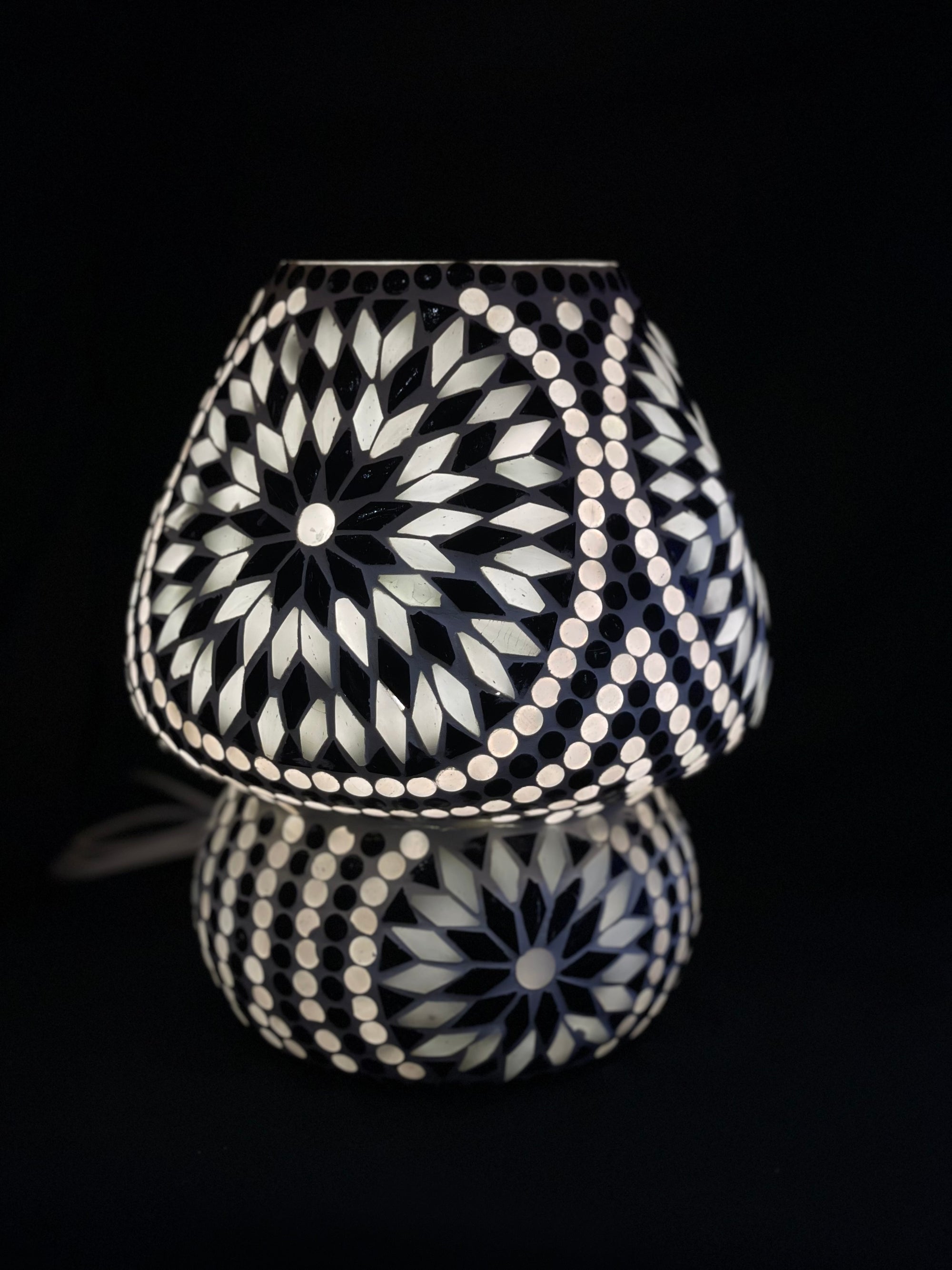 Handgefertigte Glasmosaik-Tischlampe „Yin&Yang“ – Pilzform, E27-Fassung