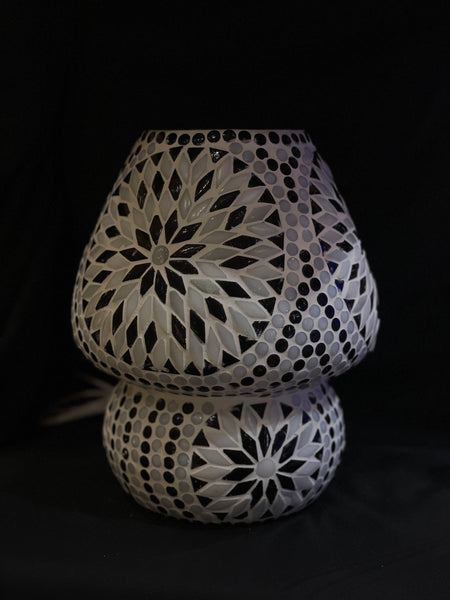 Handgefertigte Glasmosaik-Tischlampe „Yin&Yang“ – Pilzform, E27-Fassung