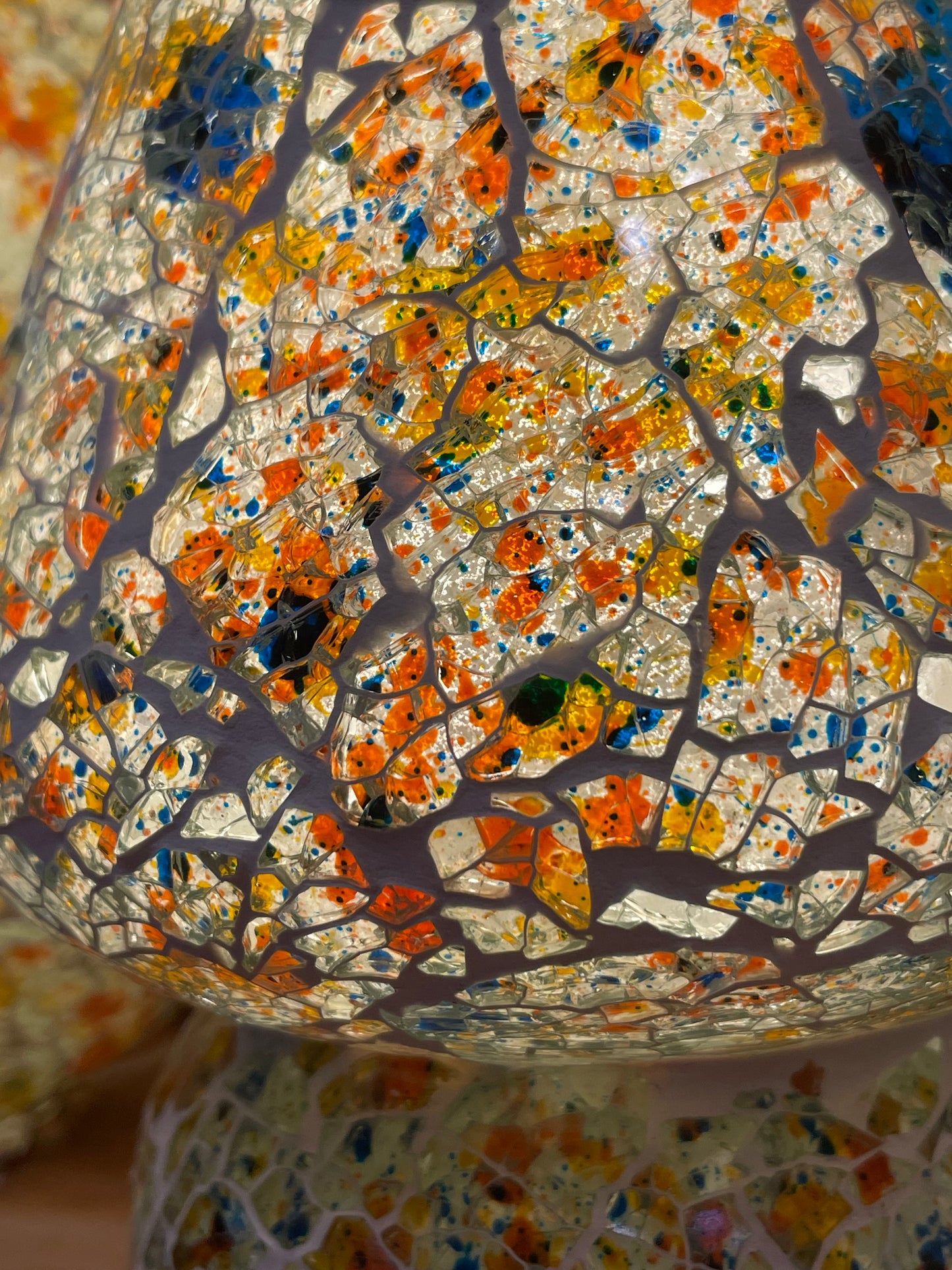 Handgefertigte Glasmosaik-Tischlampe „Mimosa Garden“ – Pilzform, E27-Fassung