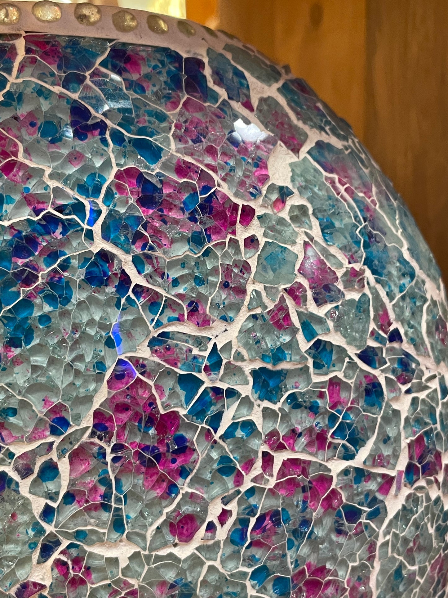 Handgefertigte Glasmosaik-Tischlampe „Lavender Garden“ – Ovalform, E27-Fassung