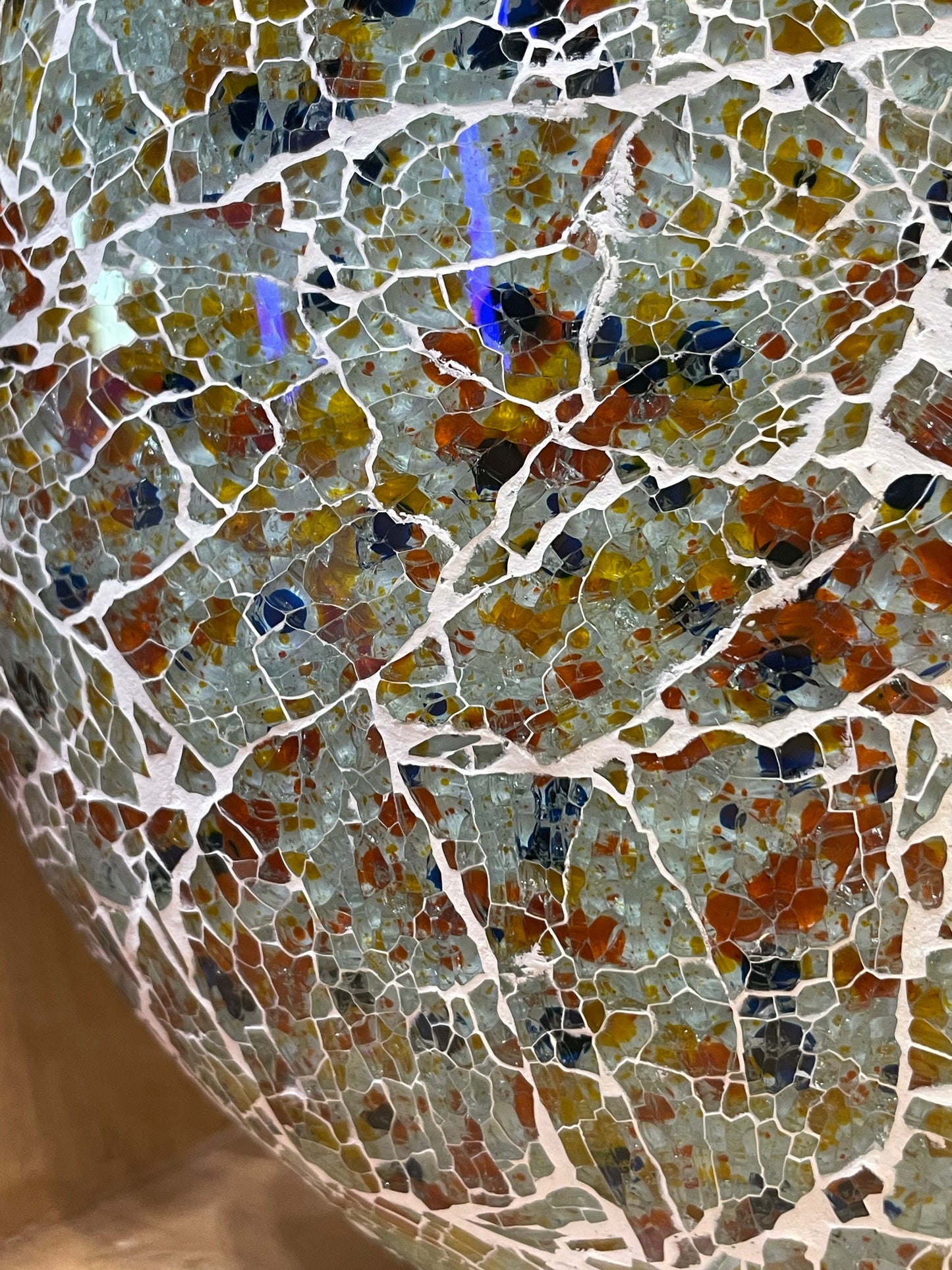 Handgefertigte Glasmosaik-Tischlampe „Mimosa Garden“ – Ovalform, E27-Fassung