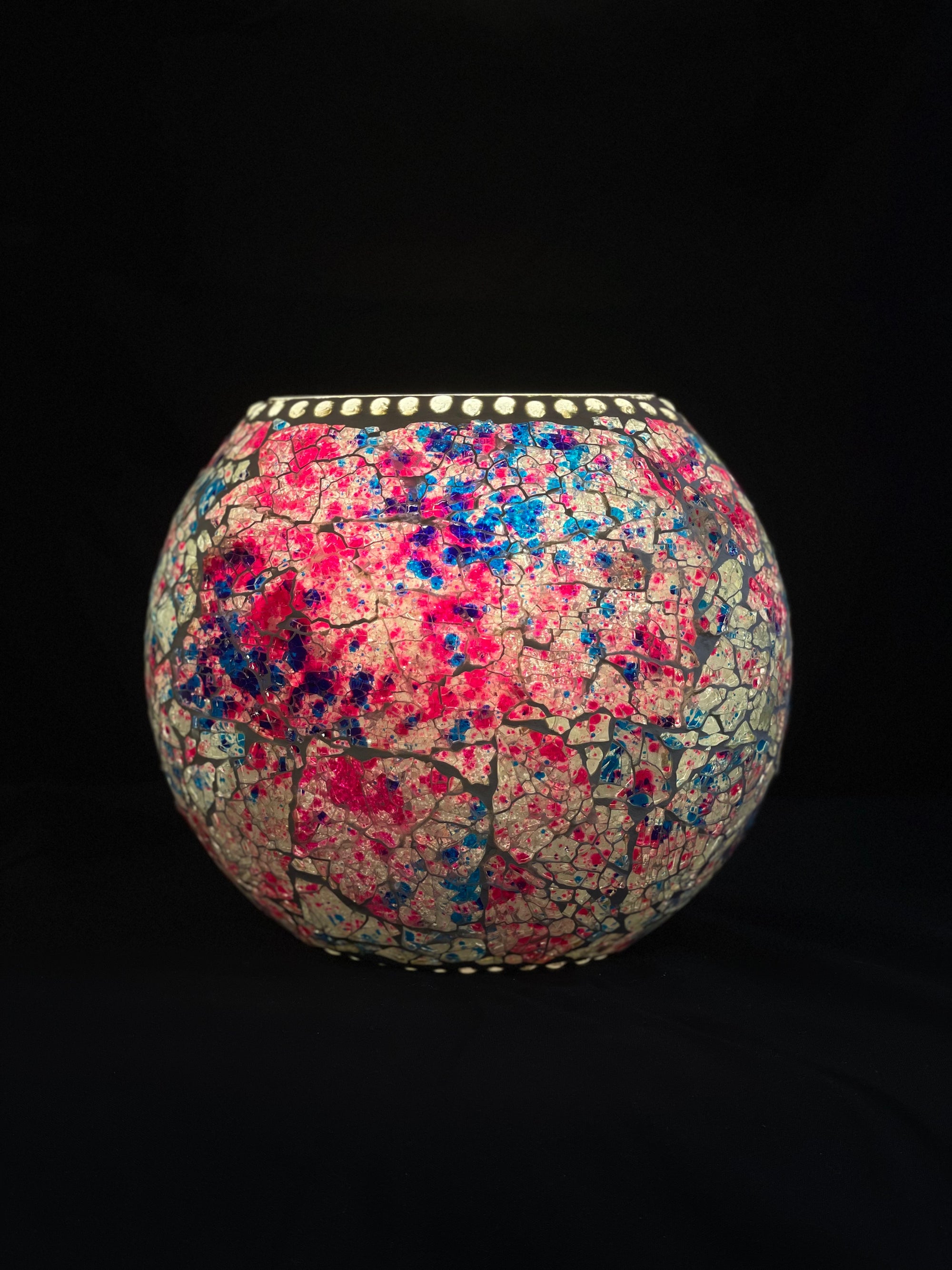 Handgefertigte Glasmosaik-Tischlampe „Lavender Garden“ – Oval