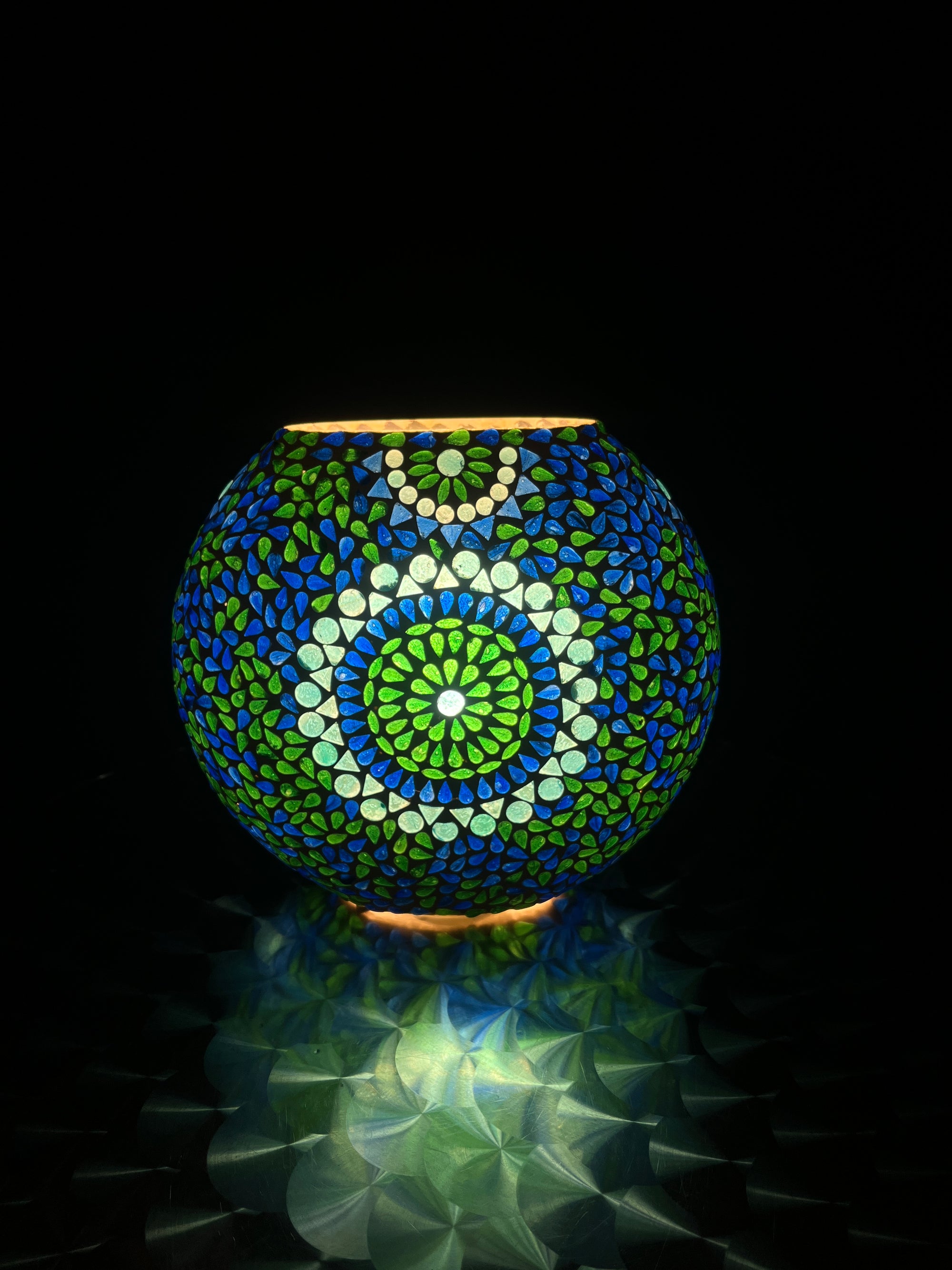 Handgefertigte Glasmosaik-Tischlampe „Blue Moon“ – Oval