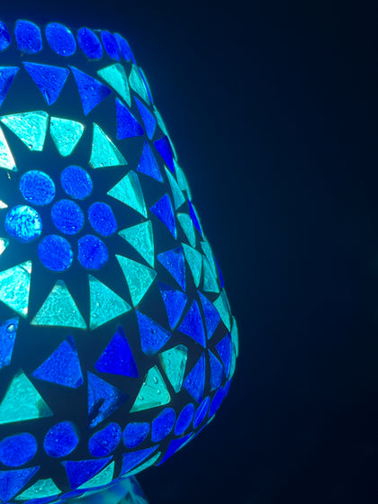 Handgefertigte Glasmosaik-Tischlampe „Blue Sauna“ – Pilz