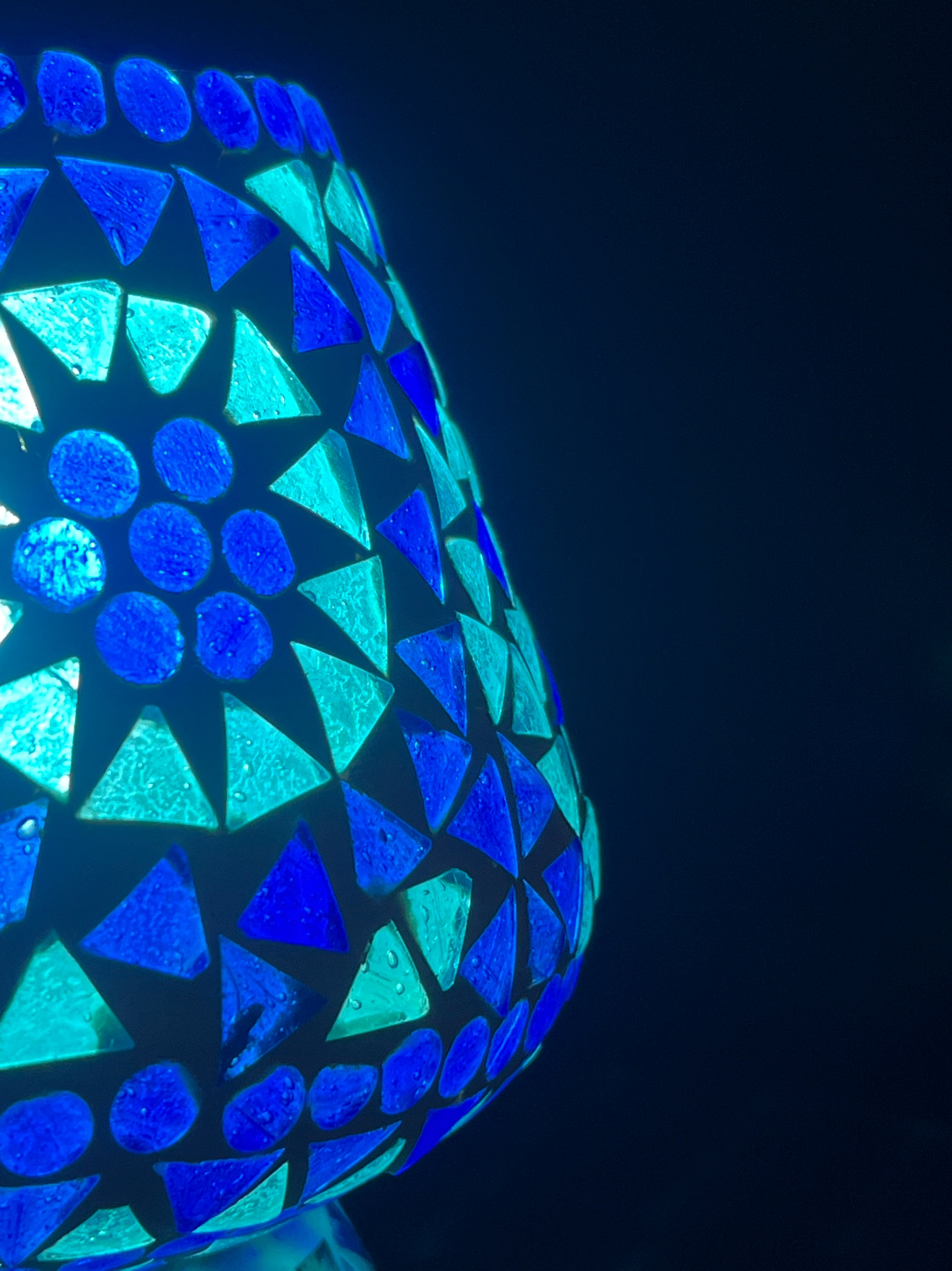 Handgefertigte Glasmosaik-Tischlampe „Blue Sauna“ – Pilzform, E27-Fassung