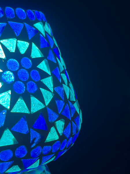 Handgefertigte Glasmosaik-Tischlampe „Blue Sauna“ – Pilzform, E27-Fassung