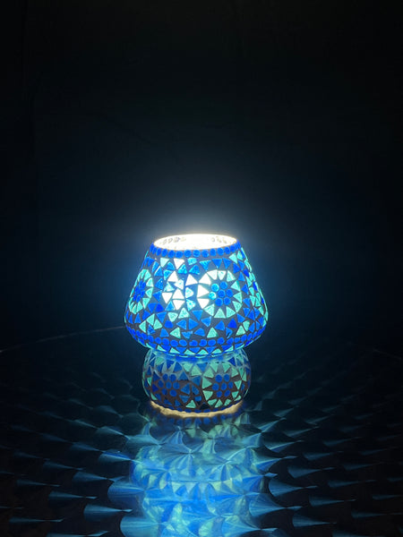 Handgefertigte Glasmosaik-Tischlampe „Blue Sauna“ – Pilzform, E27-Fassung