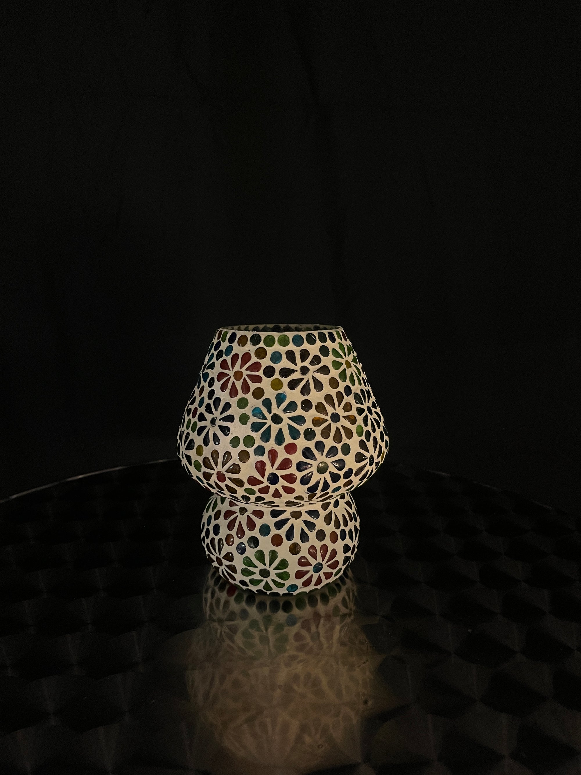 Handgefertigte Glasmosaik-Tischlampe „Flower Garden“ – Pilzform, E27-Fassung