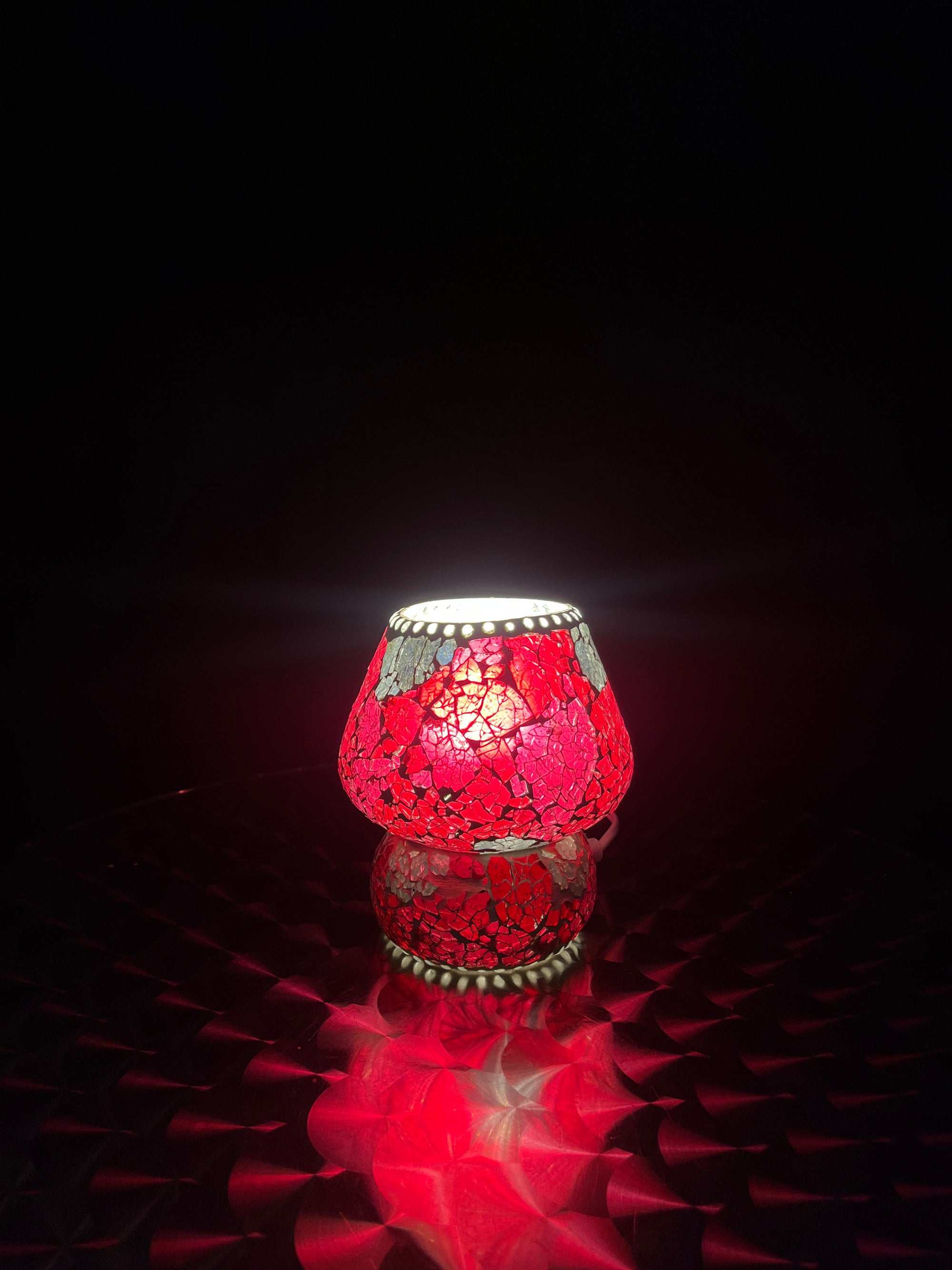 Handgefertigte Glasmosaik-Tischlampe „Vulcanic Eruption“ – Pilzform, E27-Fassung