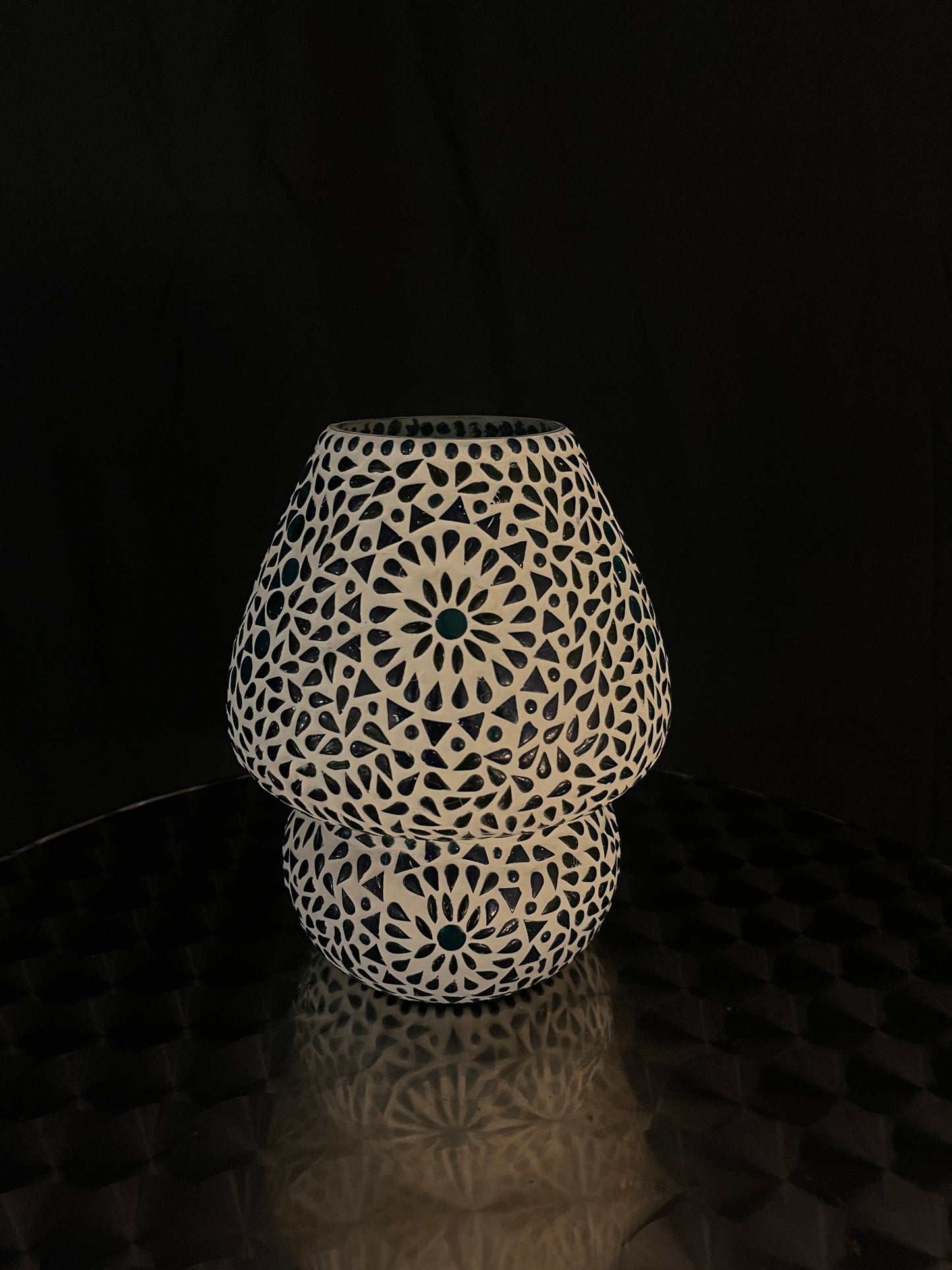 Handgefertigte Glasmosaik-Tischlampe „Blue Moon“ – Pilzform, E27-Fassung