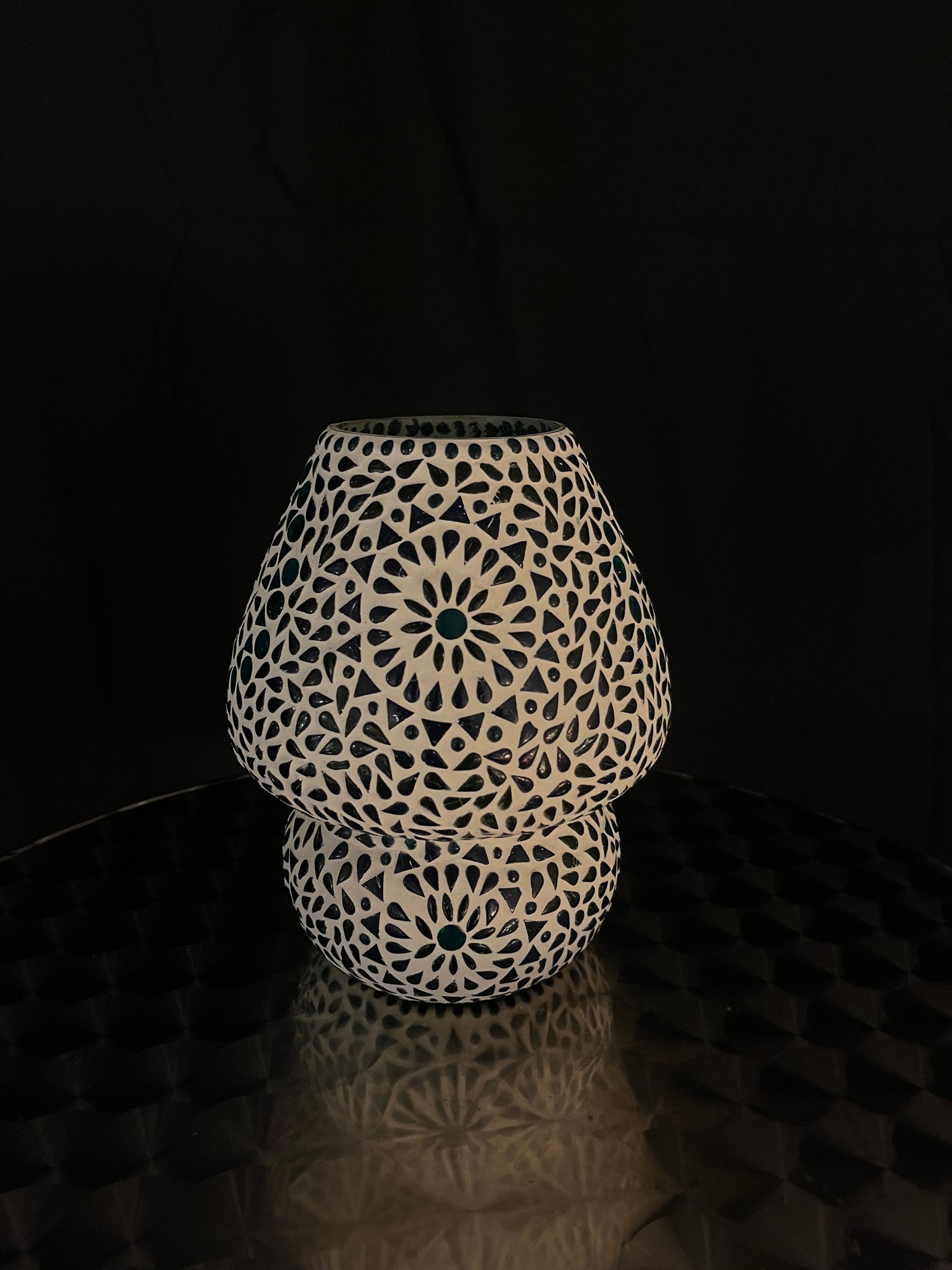Handgefertigte Glasmosaik-Tischlampe „Blue Moon“ – Pilzform, E27-Fassung