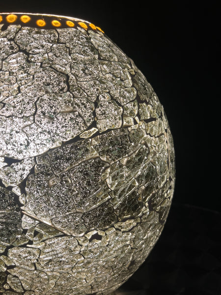 Handgefertigte Glasmosaik-Tischlampe „Glacial Gold“ – Ovalform, E27-Fassung