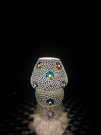 Handgefertigte Glasmosaik-Tischlampe „Black Daisy“ – Pilz