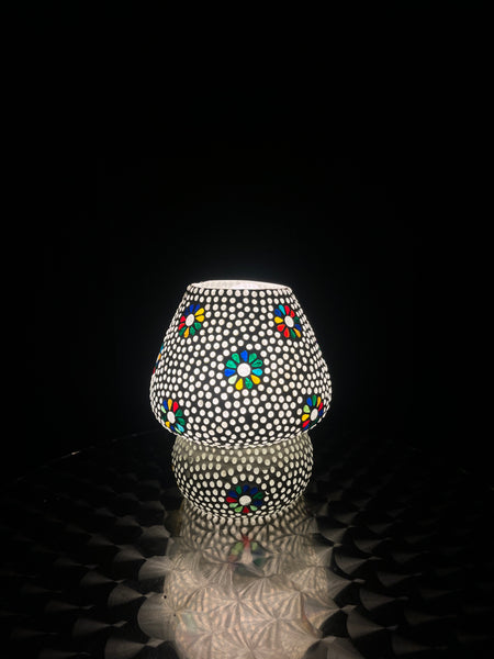 Handgefertigte Glasmosaik-Tischlampe „Black Daisy“ – Pilzform, E27-Fassung