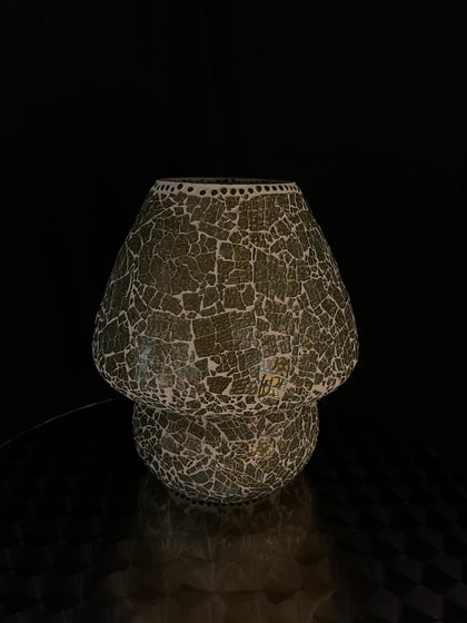 Handgefertigte Glasmosaik-Tischlampe „Glacial Gold“ – Pilz