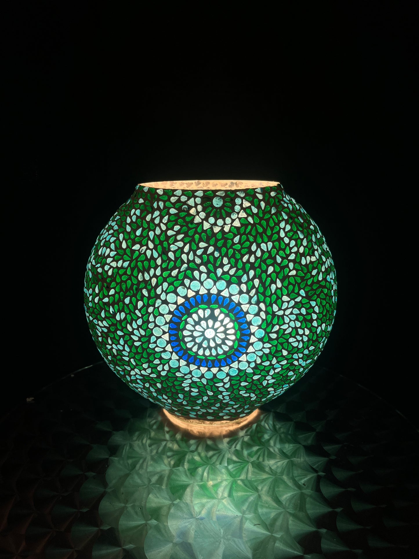 Handgefertigte Glasmosaik-Tischlampe „Blue Moon“ – Ovalform, E27-Fassung