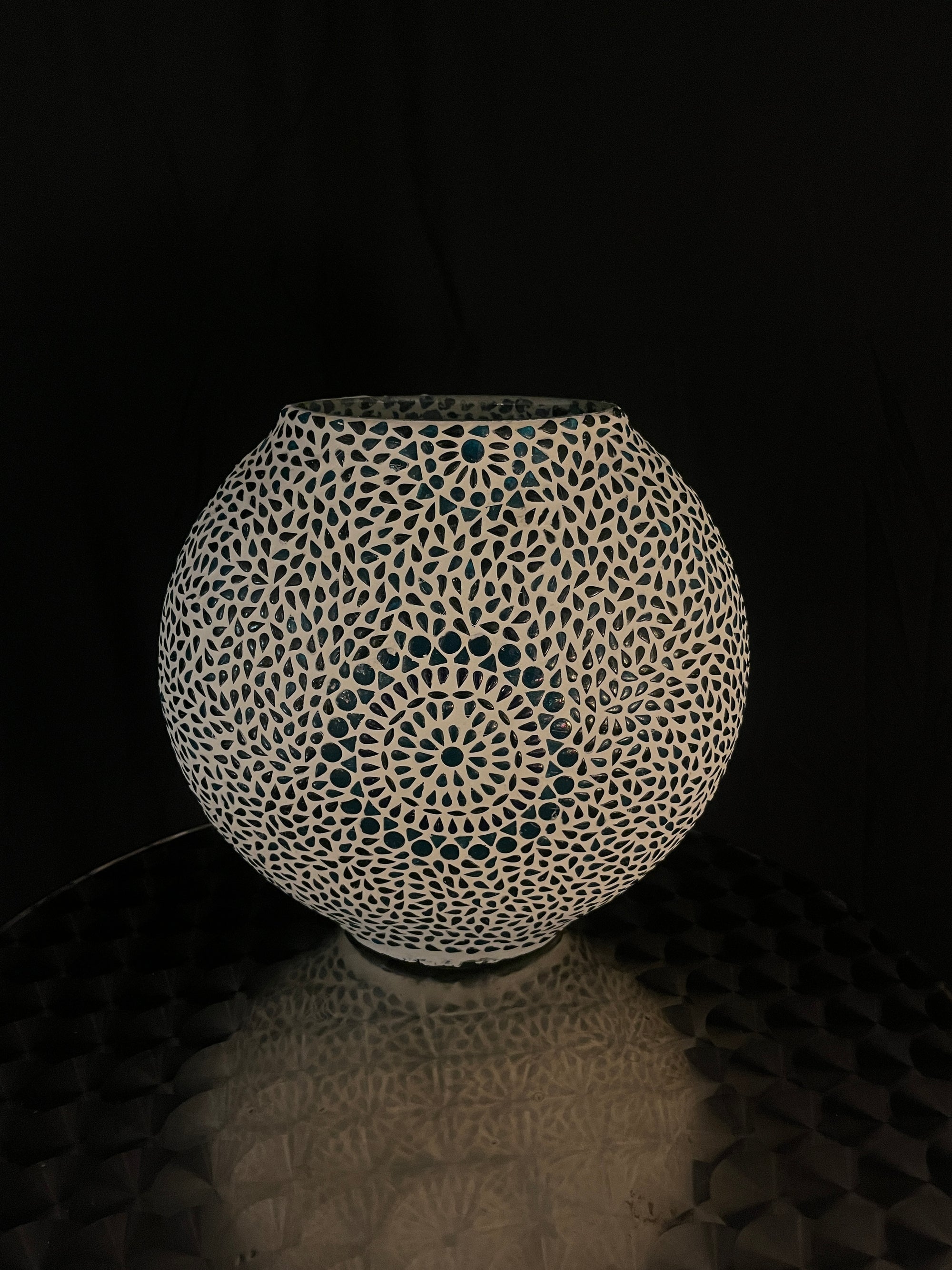 Handgefertigte Glasmosaik-Tischlampe „Blue Moon“ – Ovalform, E27-Fassung