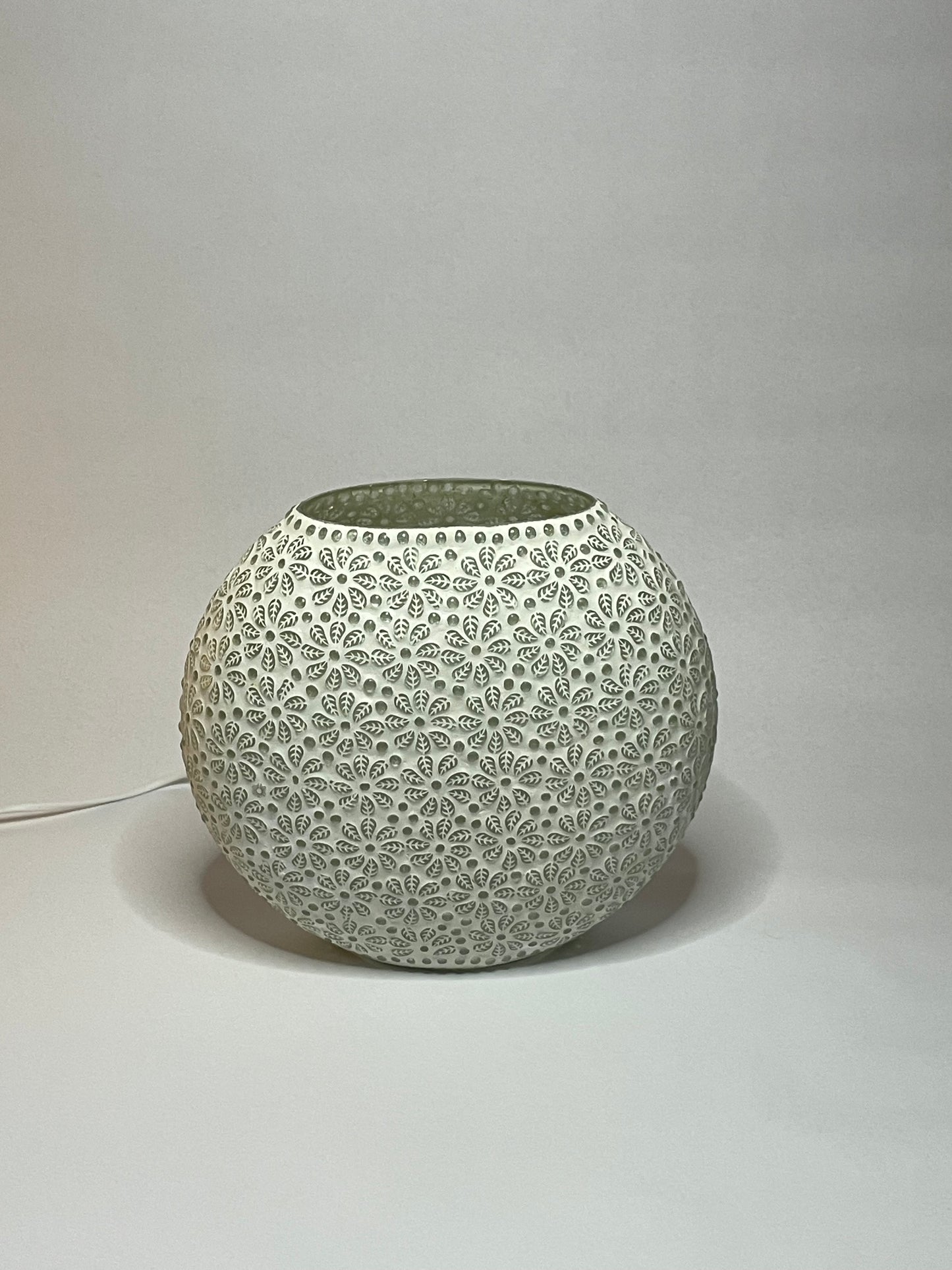Handgefertigte Glasmosaik-Tischlampe White Daisy – Oval