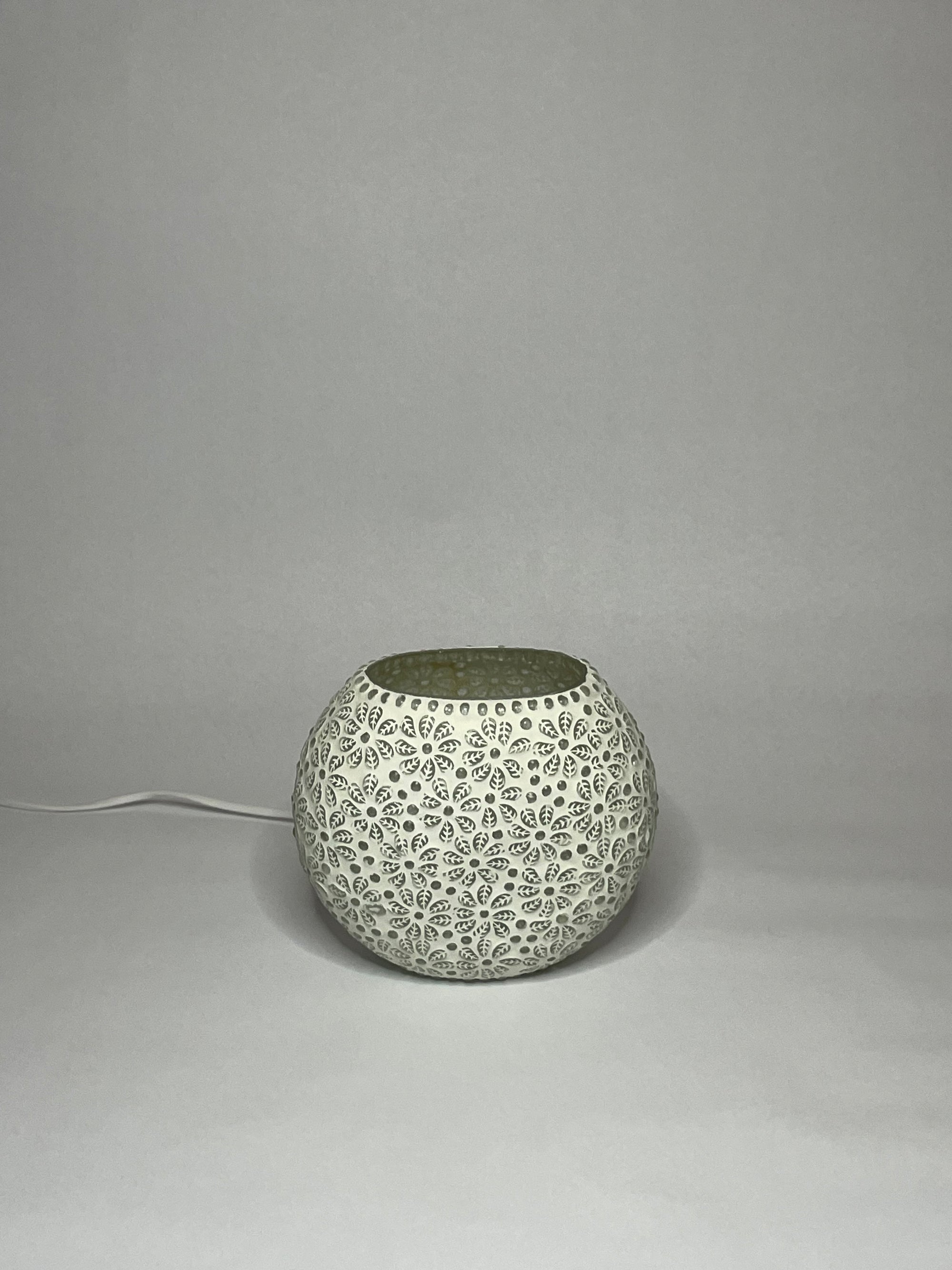 Handgefertigte Glasmosaik-Tischlampe White Daisy – Oval