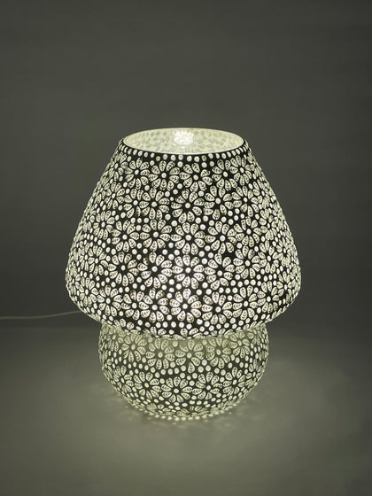 Handgefertigte Glasmosaik-Tischlampe White Daisy – Pilz