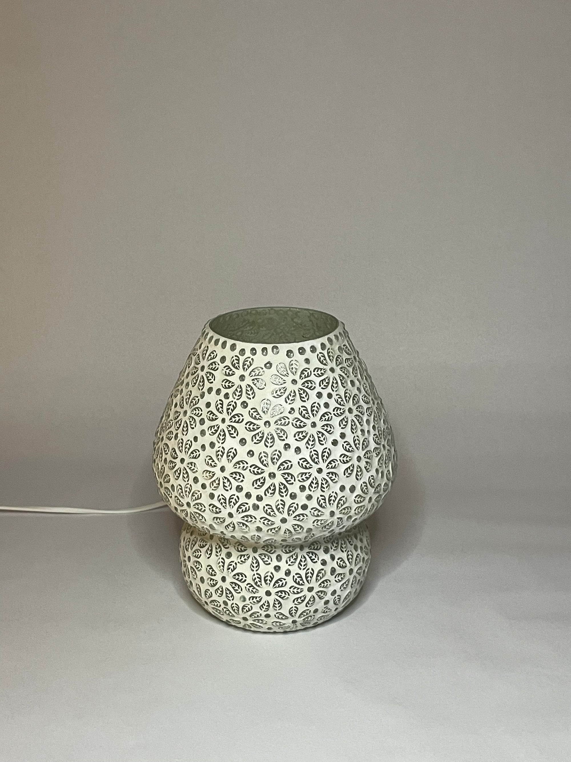 Handgefertigte Glasmosaik-Tischlampe White Daisy – Pilz