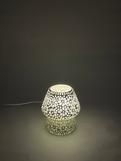 Handgefertigte Glasmosaik-Tischlampe White Daisy – Pilz